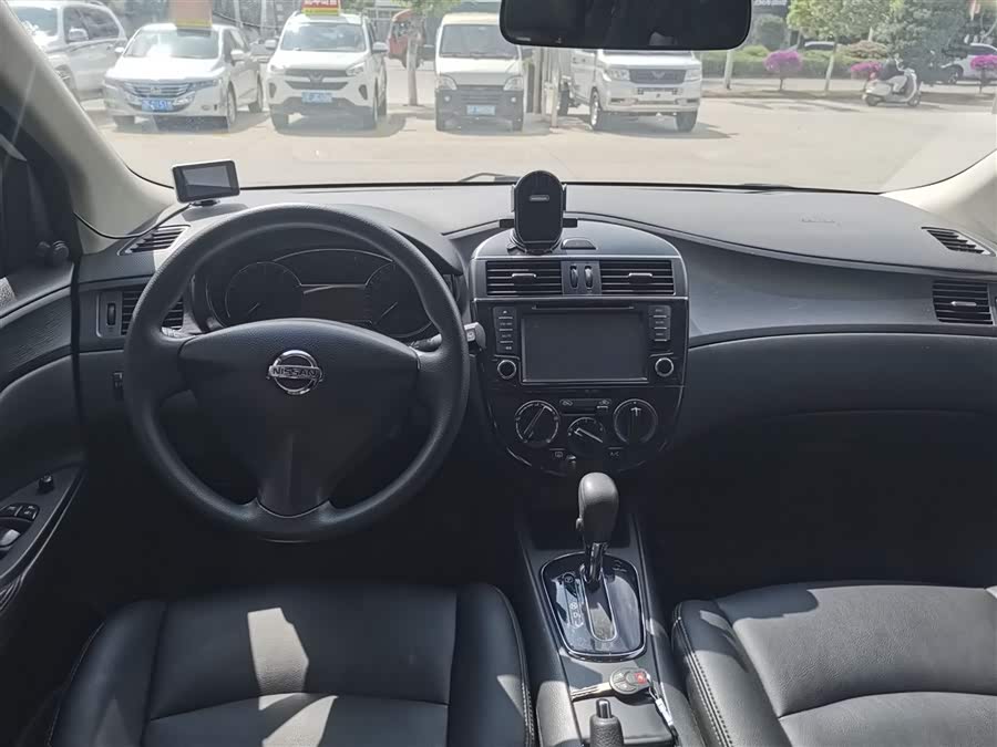 Nissan Tiida 2011