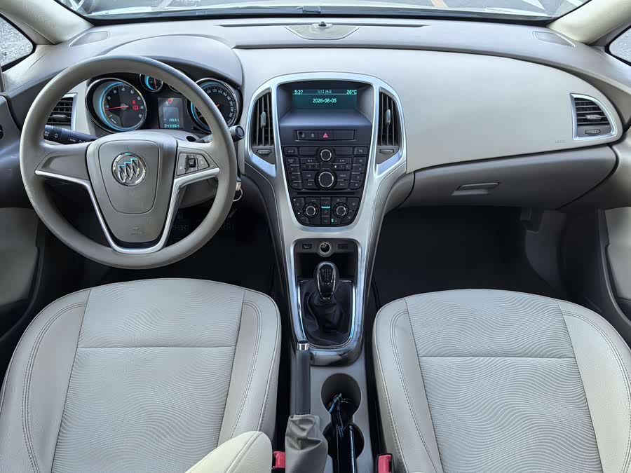 Buick Excelle 2013 — фото 13