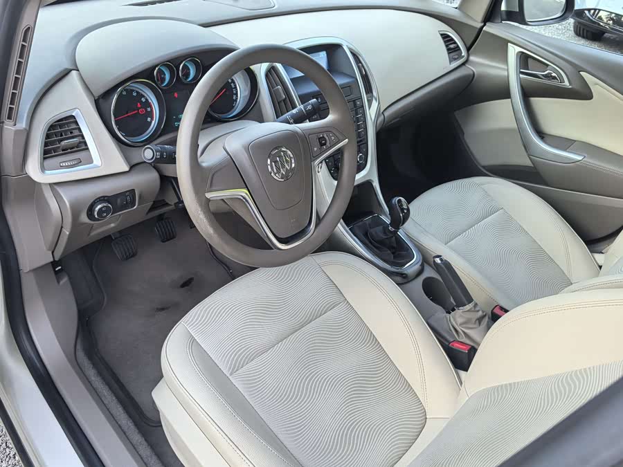 Buick Excelle 2013 — фото 17