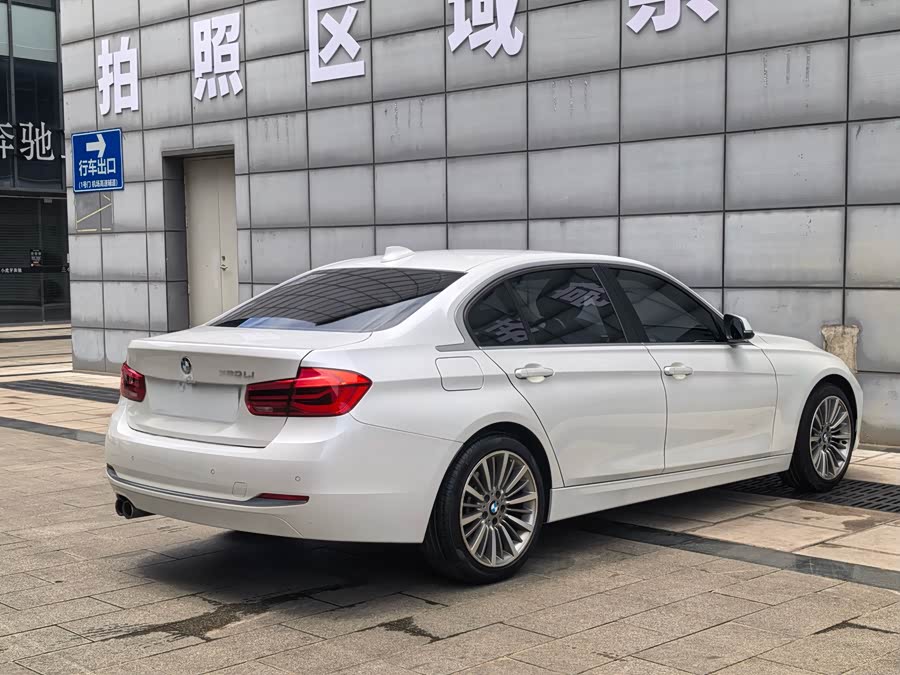 BMW 3 Series 2019 — фото 22