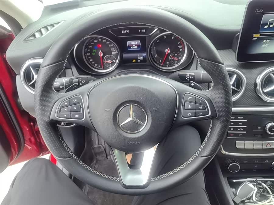 Mercedes-Benz GLA 2018 — фото 11