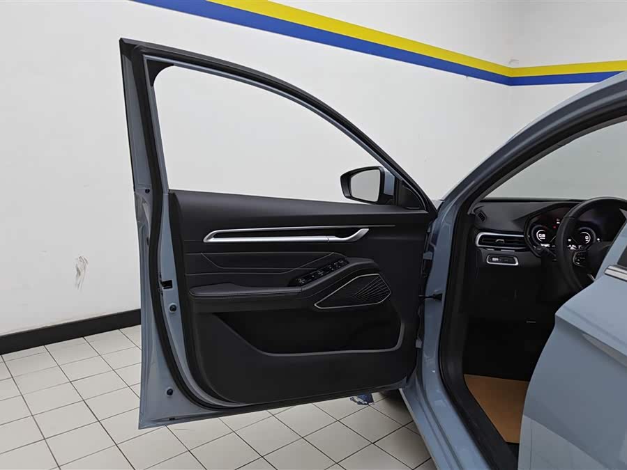 Geely Emgrand 2023