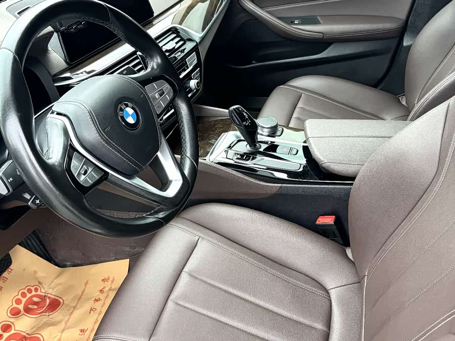 BMW 5 Series 2020 — фото 9