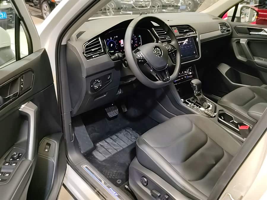Volkswagen Tiguan L Plug-In Hybrid 2020 — фото 16