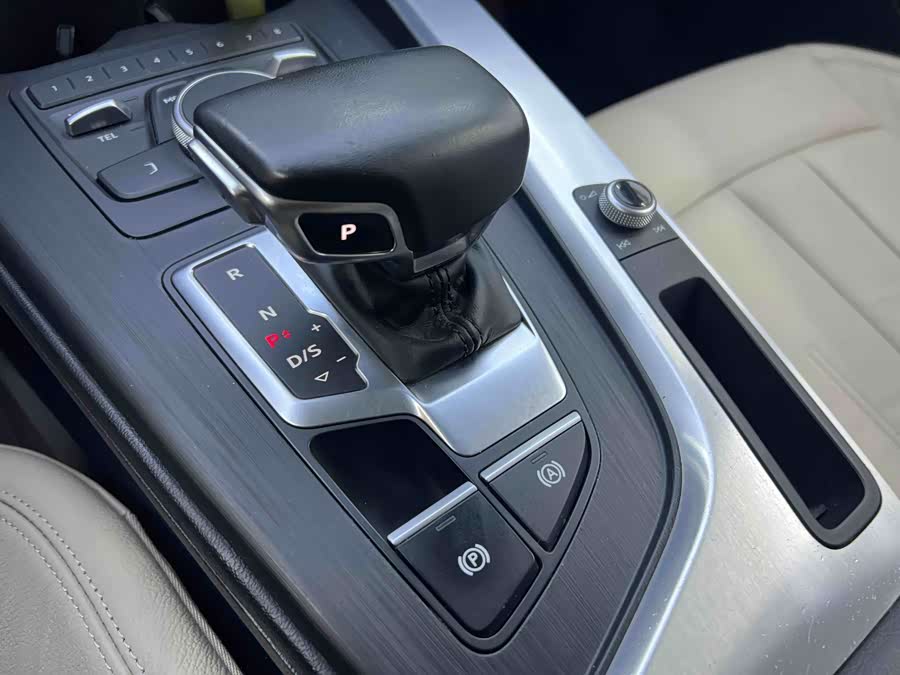 Audi A4L 2018