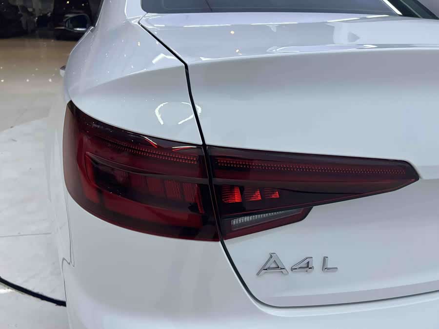 Audi A4L 2018 — фото 14