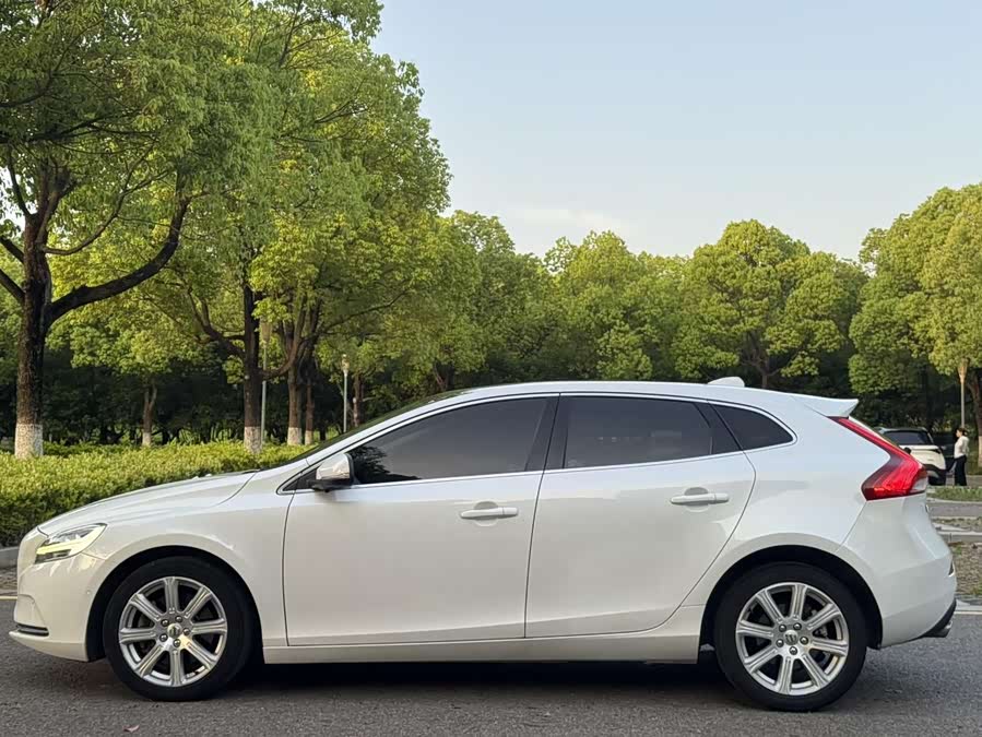 Volvo V40 2017