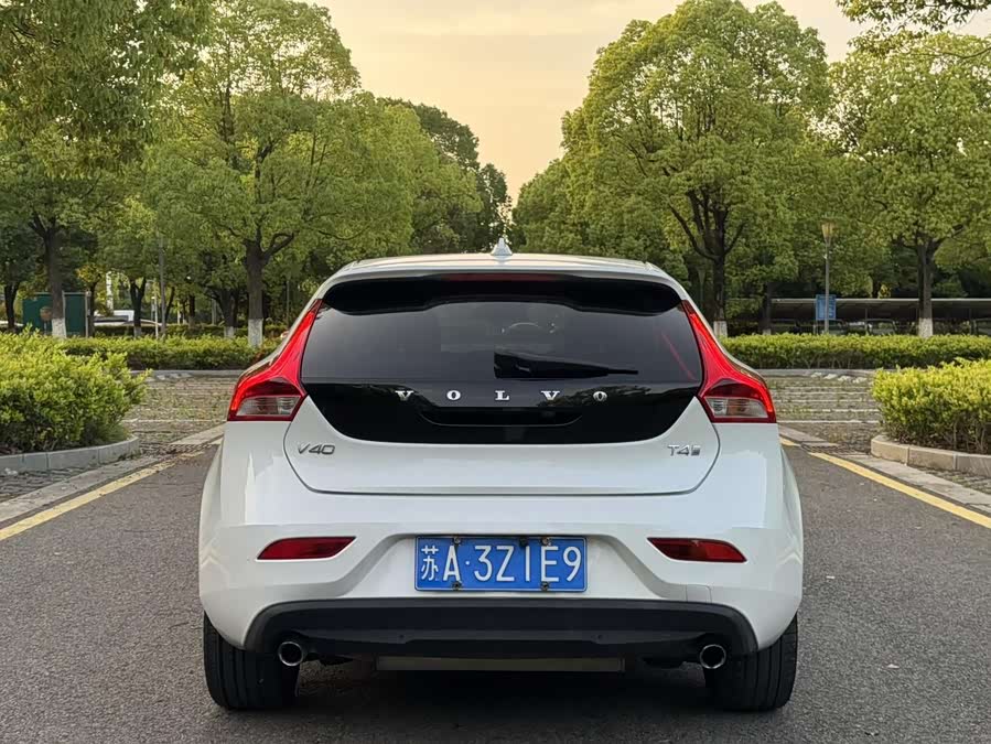 Volvo V40 2017