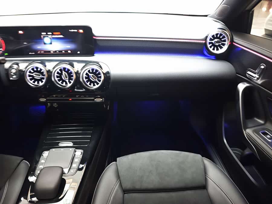 Mercedes-Benz A-Class 2022 — фото 15