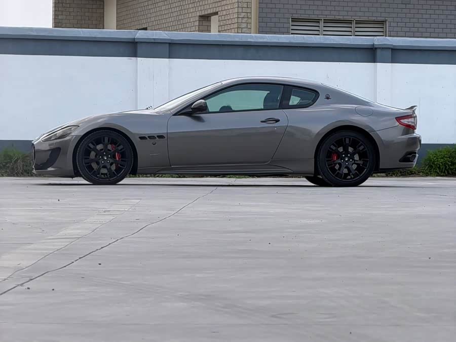 Maserati Granturismo 2013