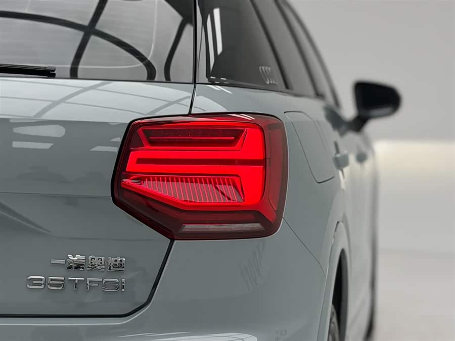 Audi Q2L 2022 — фото 12