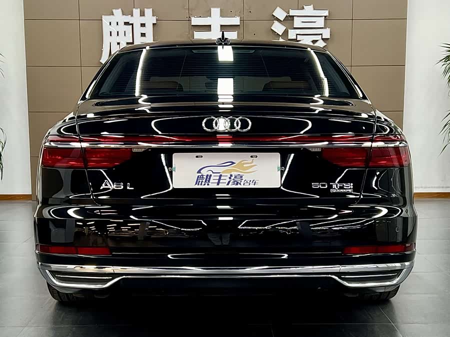 Audi A8 2022 — фото 15