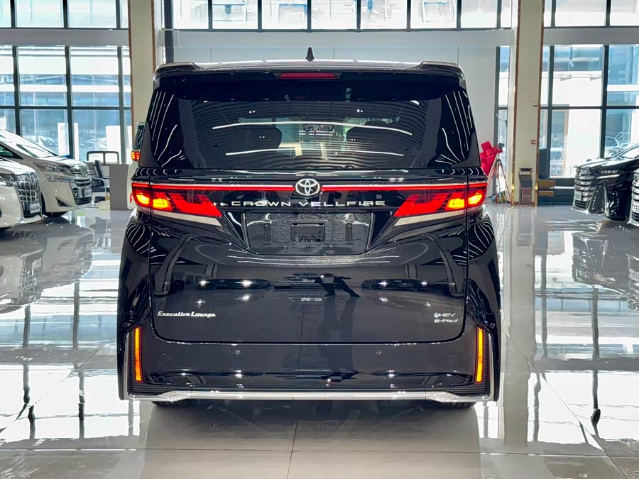 Toyota Vellfire 2024 — фото 10