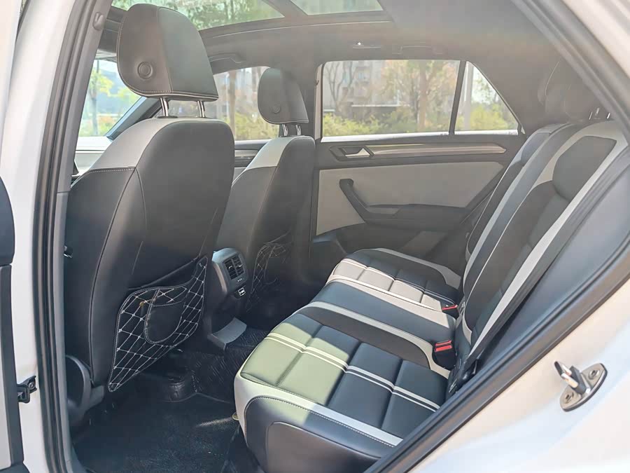 Volkswagen T-Roc 2024