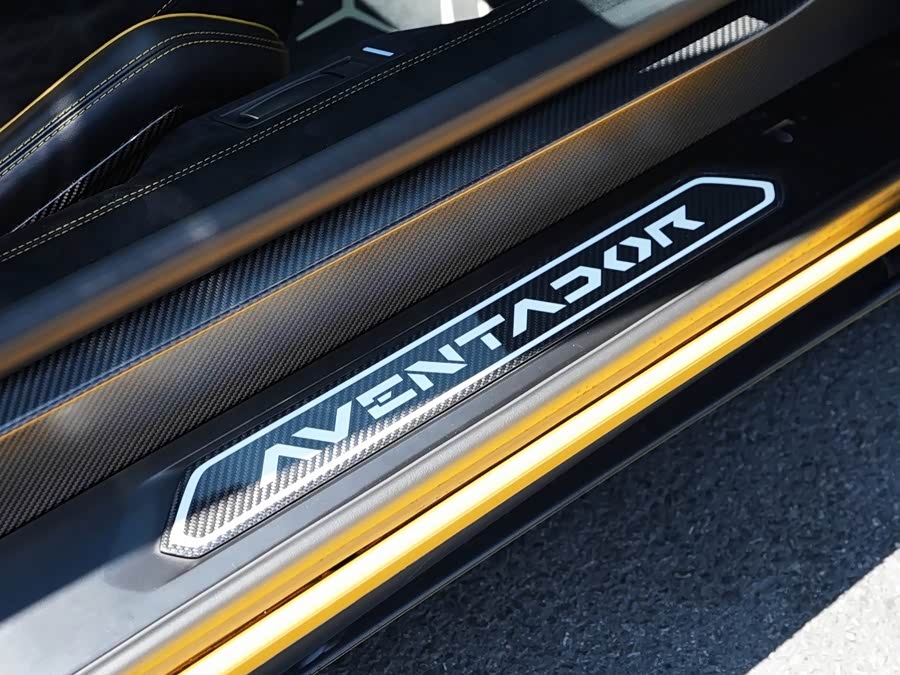 Lamborghini Aventador 2015 — фото 18
