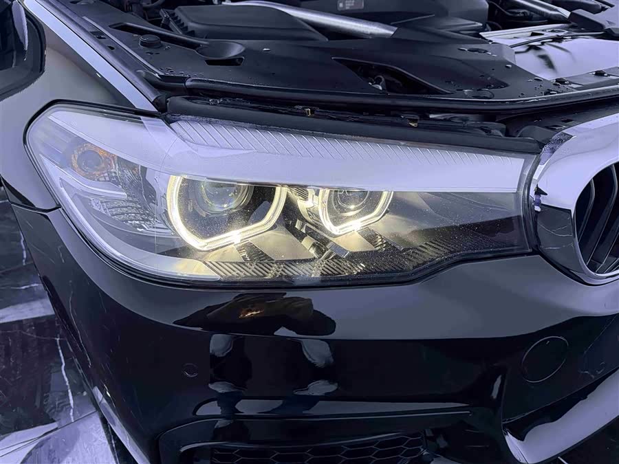 BMW 5 Series 2018 — фото 19