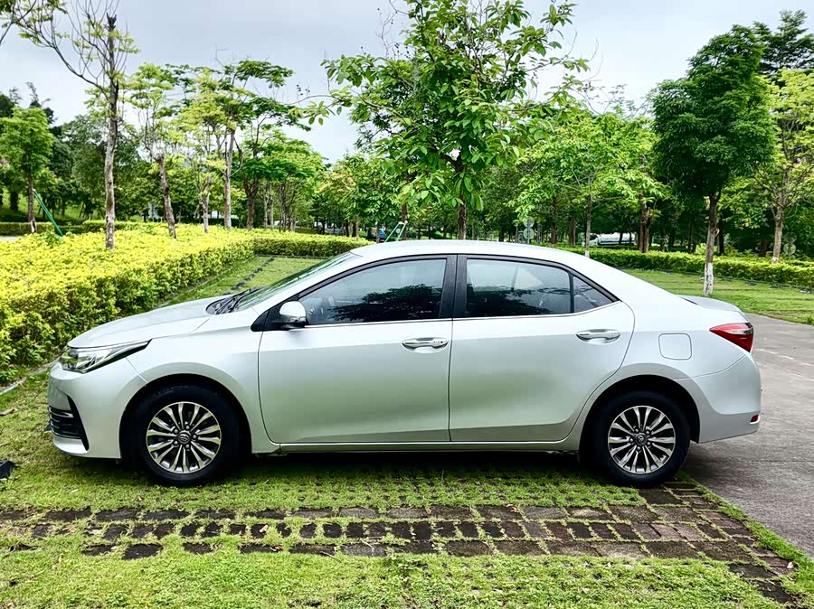 Toyota Corolla 2017 — фото 16