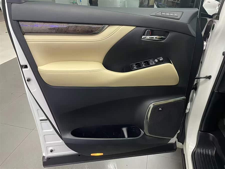 Toyota Vellfire 2019 — фото 12