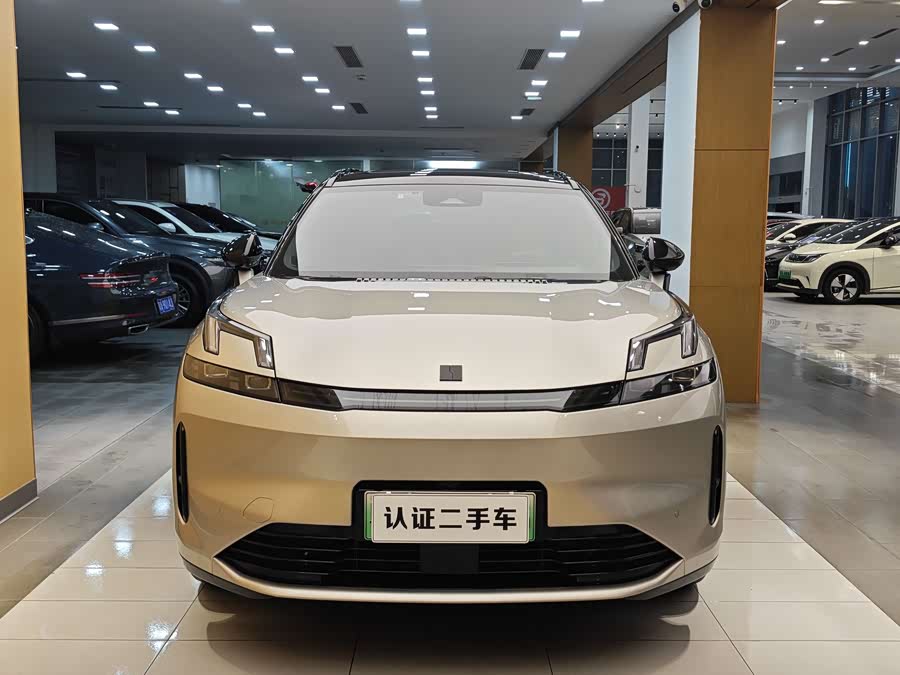 Lynk & Co 08 EM-P 2023
