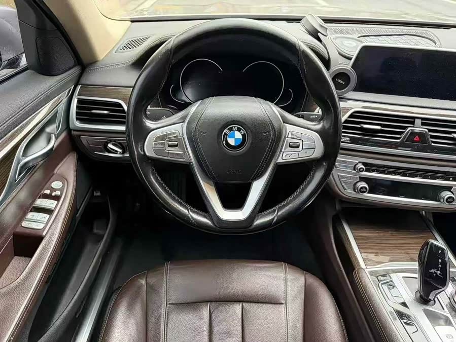 BMW 7 Series 2016 — фото 8