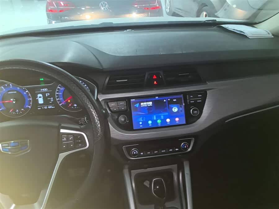 Geely Vision X3 2017 — фото 10