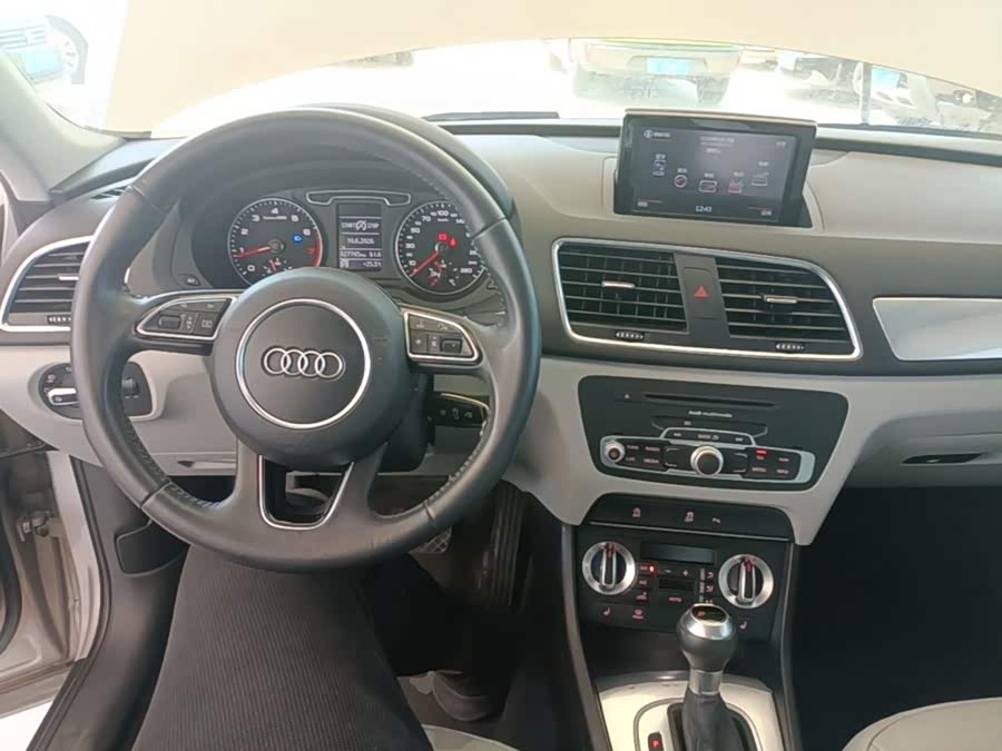 Audi Q3 2015 — фото 10