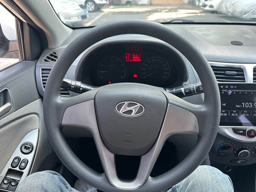 Hyundai Accent 2016 — фото 16