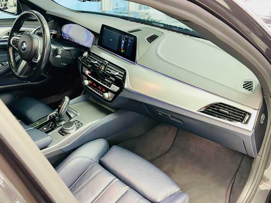 BMW 5 Series 2020 — фото 15