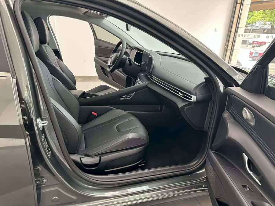 Hyundai Elantra 2023