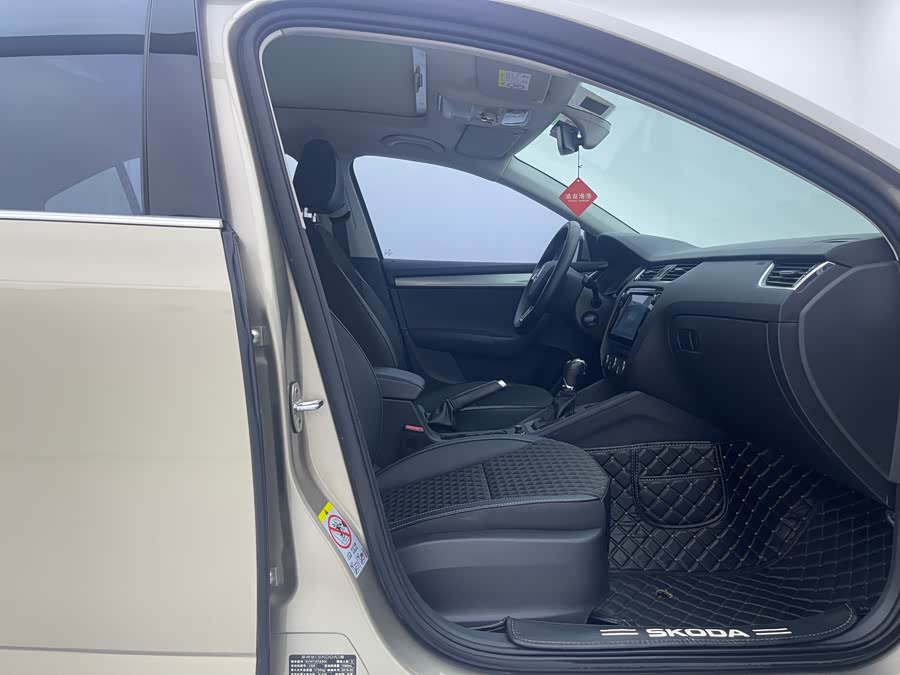 Skoda Octavia 2018 — фото 12
