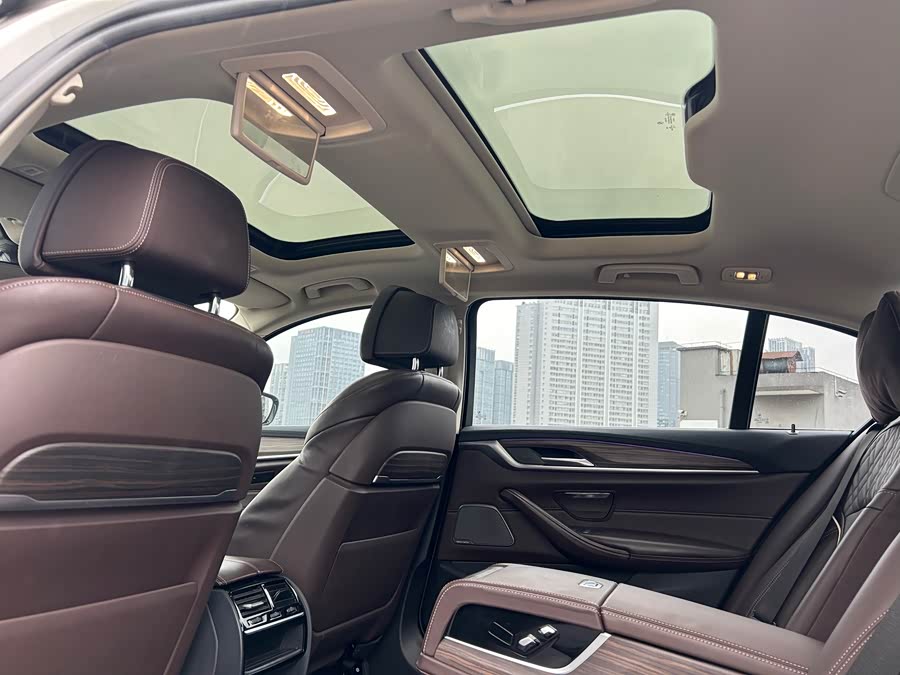 BMW 5 Series New Energy 2019 — фото 12