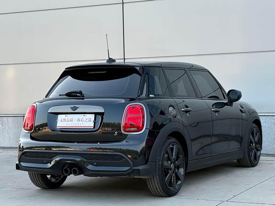 MINI MINI 2023
