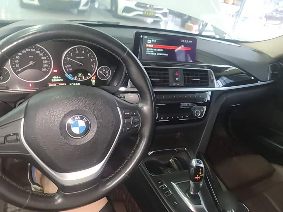 BMW 3 Series 2019 — фото 10