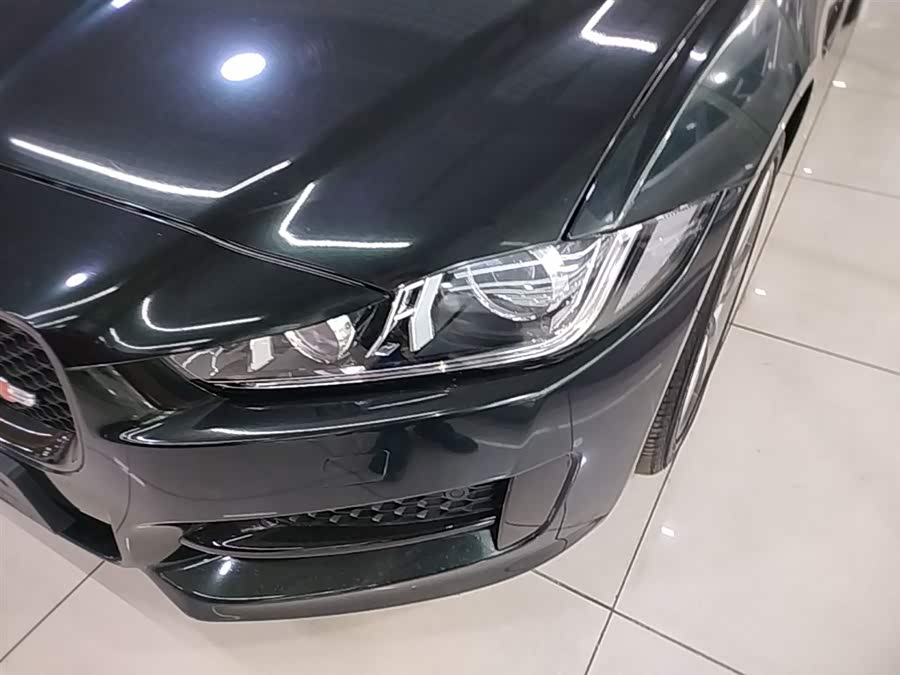 Jaguar XE 2018 — фото 24