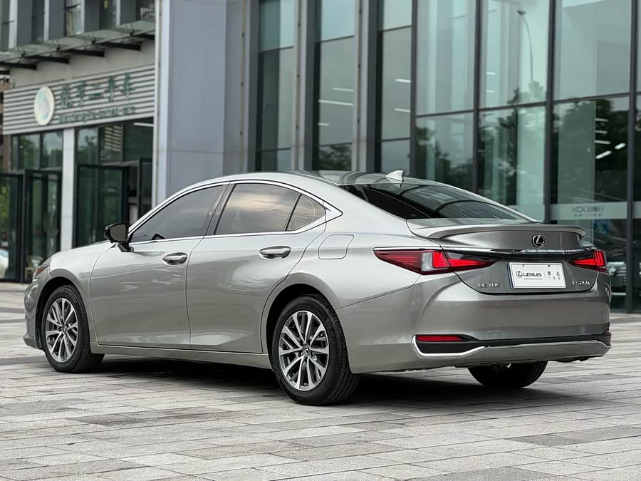 Lexus ES 2021