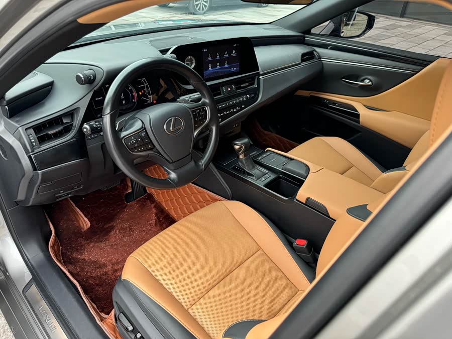 Lexus ES 2021
