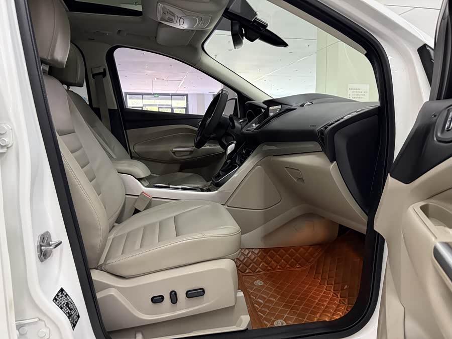 Ford Kuga 2015 — фото 32