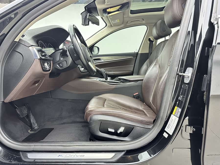 BMW 5 Series New Energy 2019 — фото 10