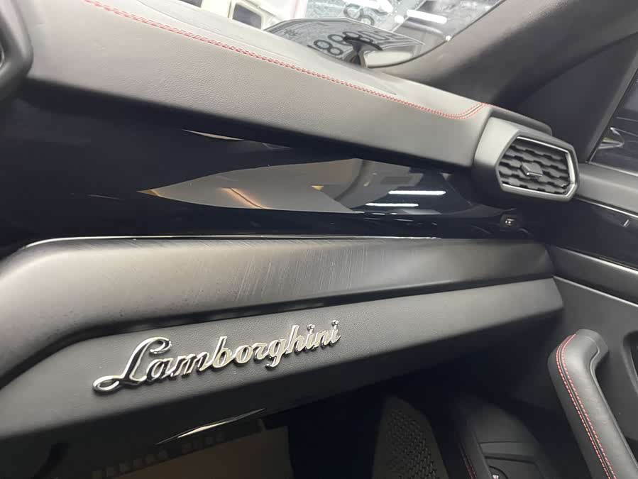 Lamborghini Urus 2021 — фото 19