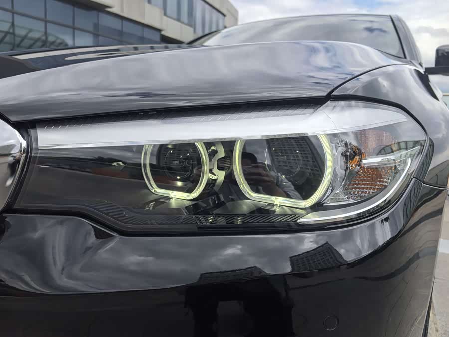 BMW 5 Series 2019 — фото 17