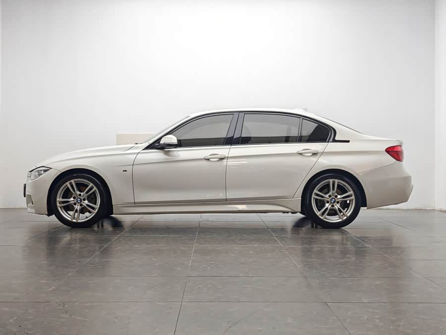 BMW 3 Series 2019 — фото 11