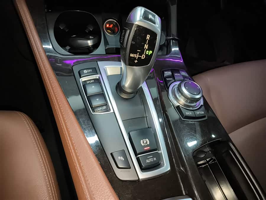 BMW 5 Series 2017 — фото 12