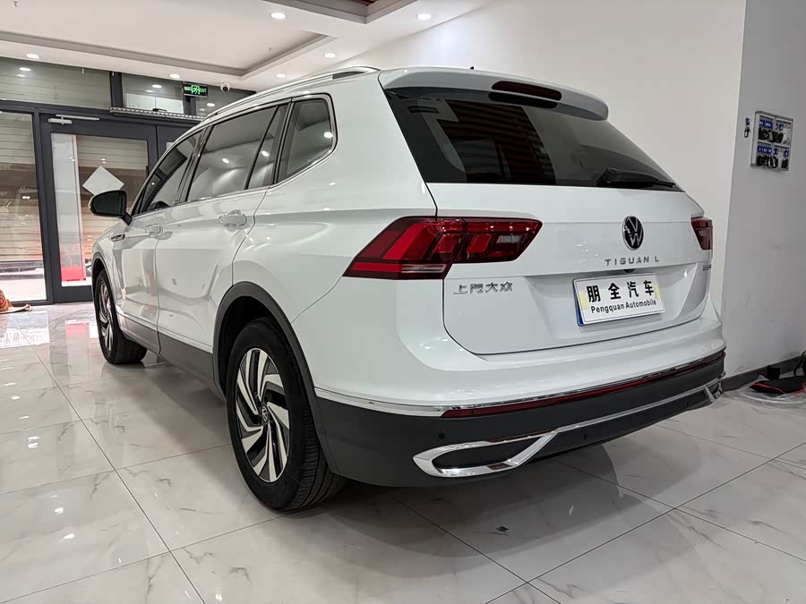 Volkswagen Tiguan L 2023 — фото 16