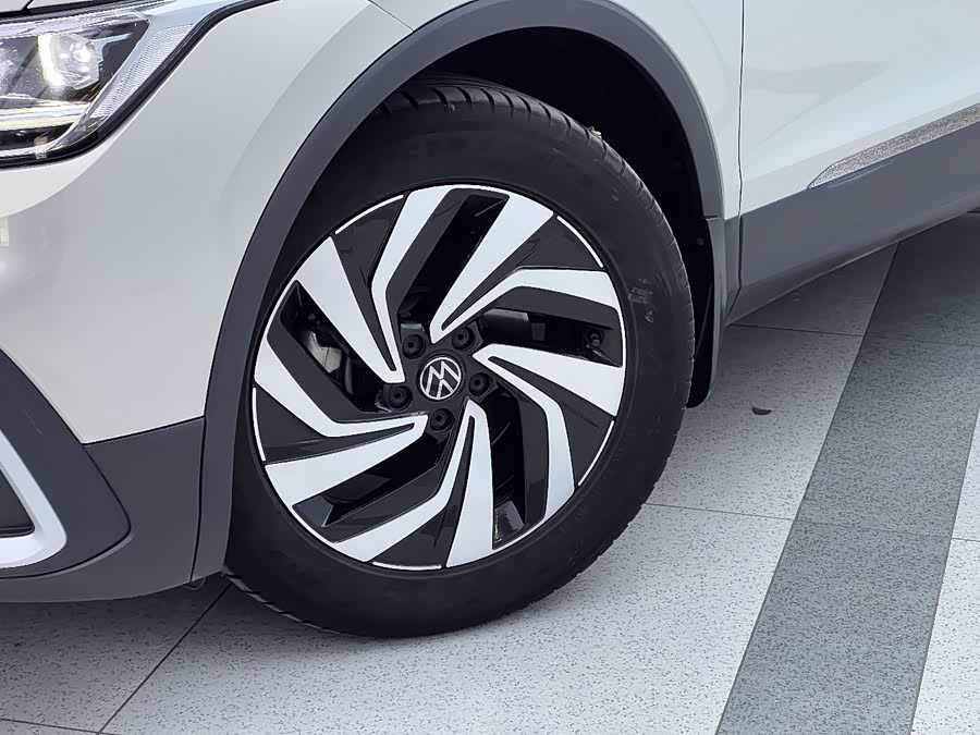 Volkswagen Tiguan L 2023
