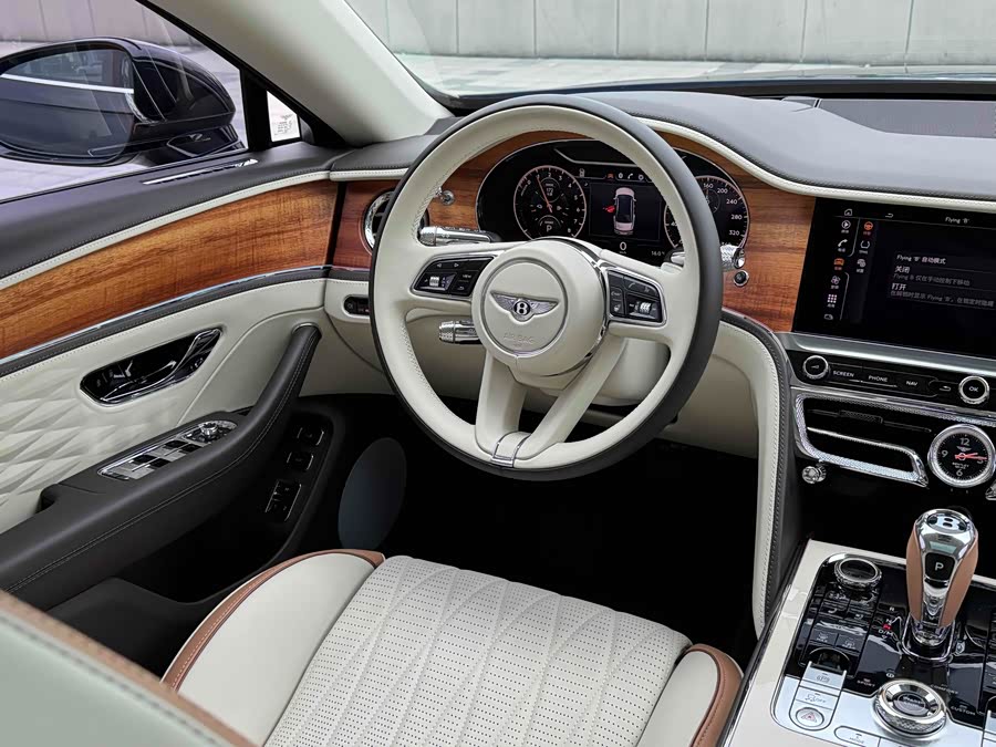 Bentley Flying Spur Plug-In Hybrid 2022 — фото 15