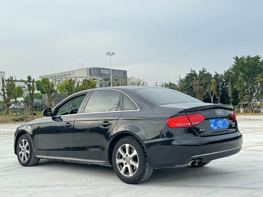 Audi A4L 2011