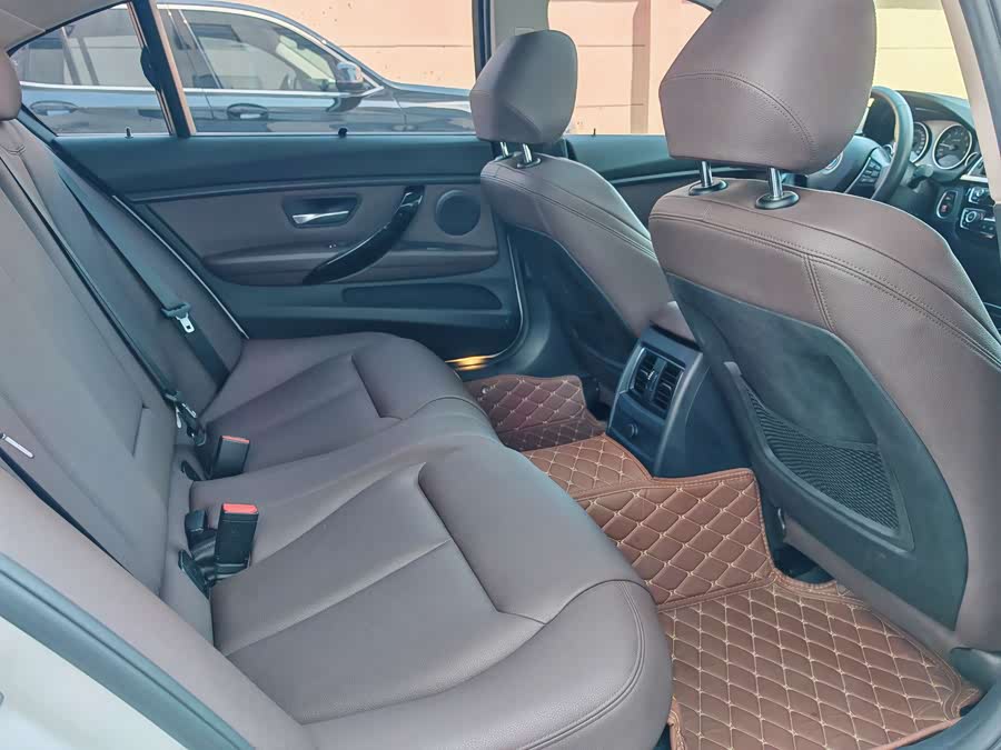 BMW 3 Series 2018 — фото 16