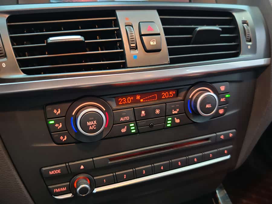 BMW X3 2013 — фото 24