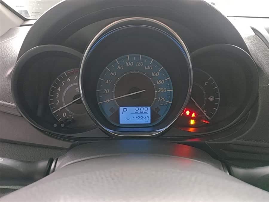 Toyota Yaris L 2014 — фото 12