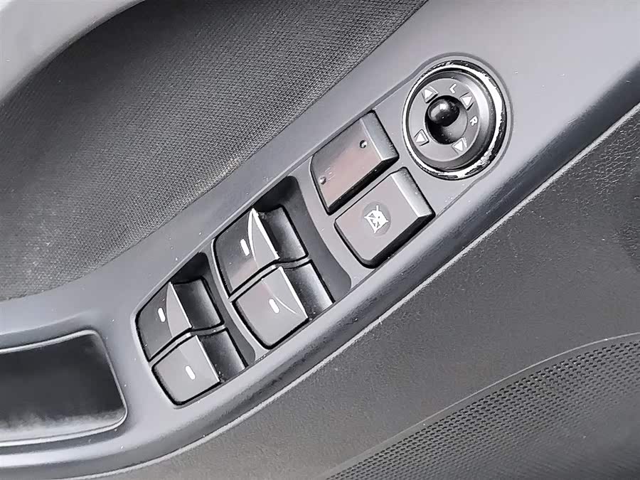 Hyundai Elantra 2015 — фото 9